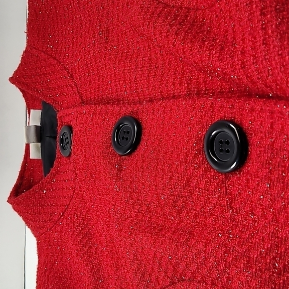 Dress barn red petite cropped crew neckline button down blazer Size: M - Picture 3 of 4